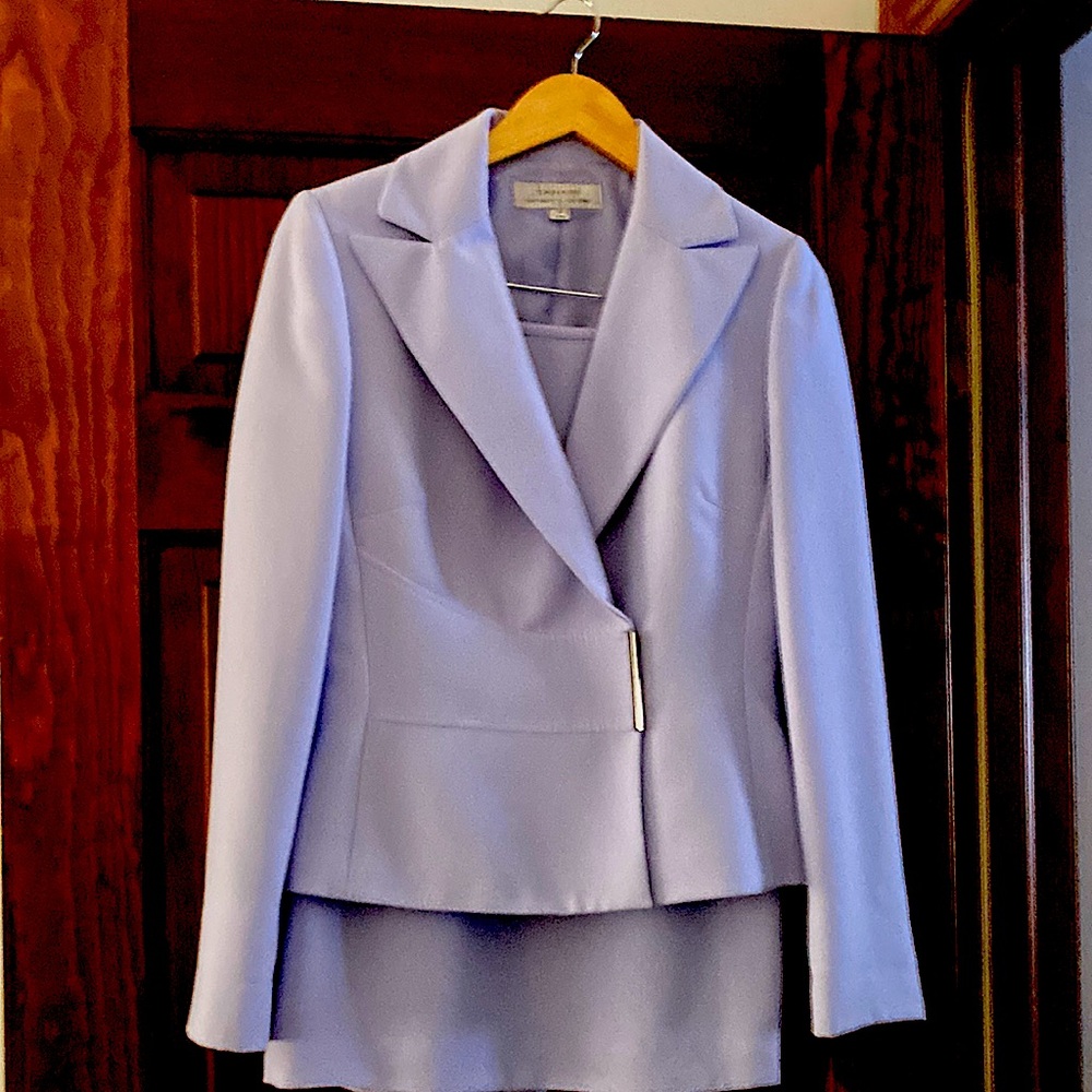 Tahari skirt suit